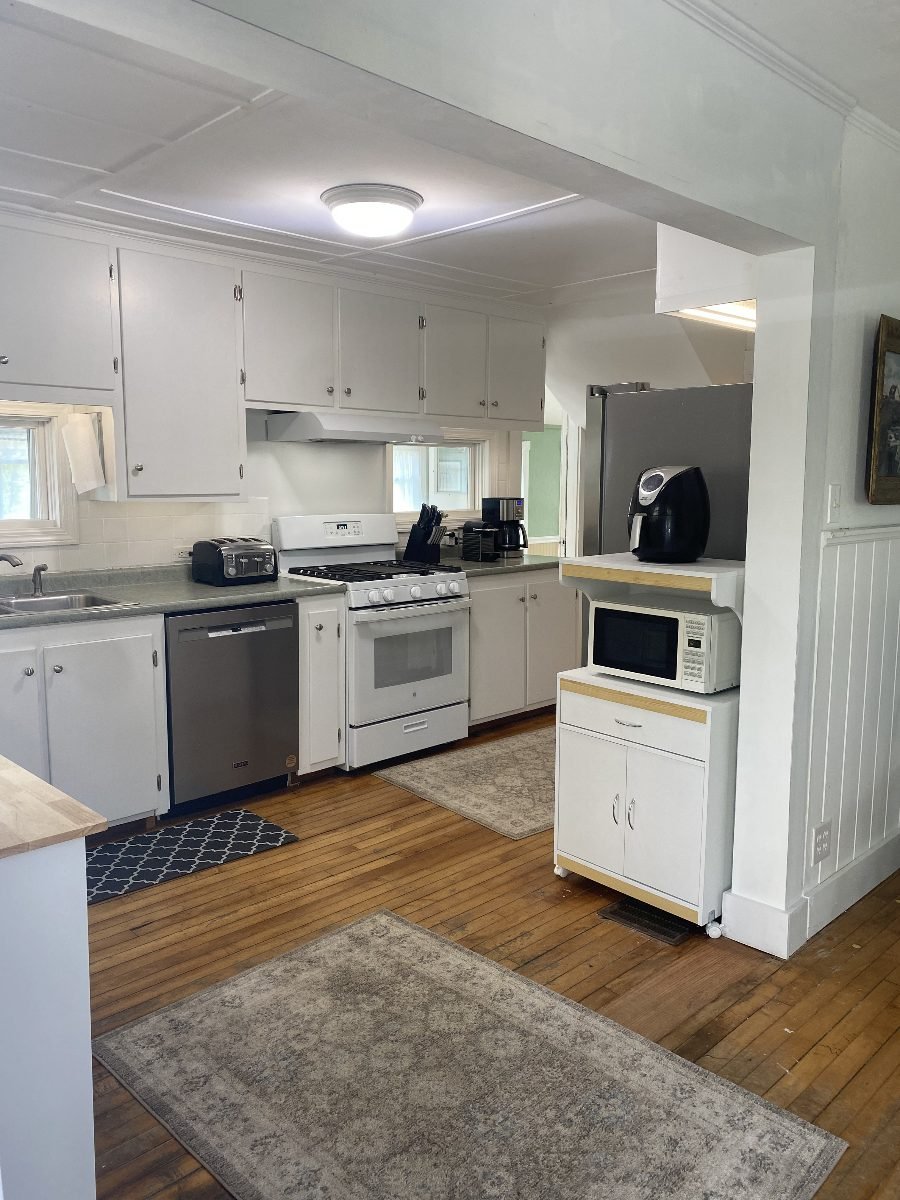 Kitchen counters and prep space