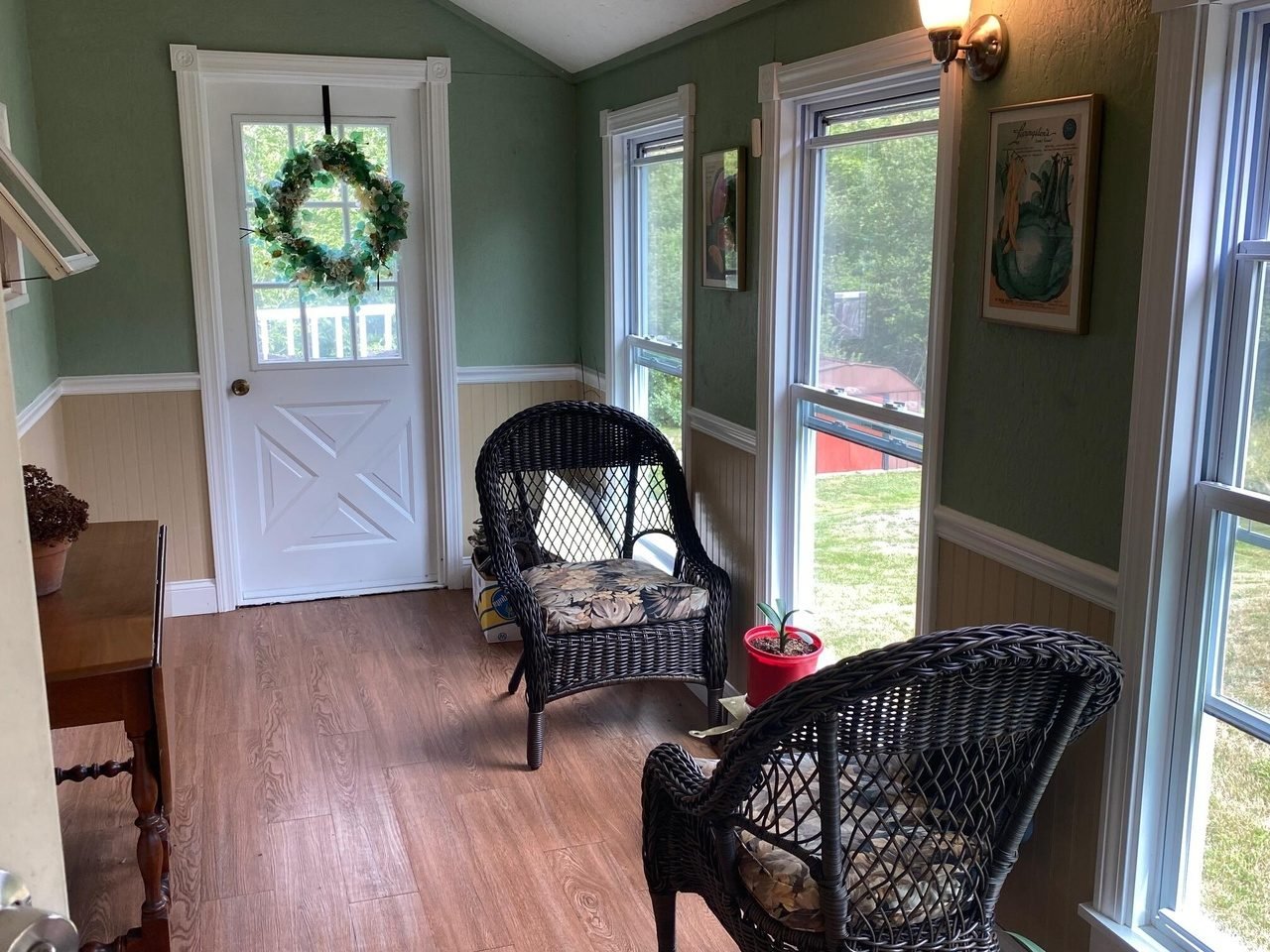 Sunroom seating and side entry